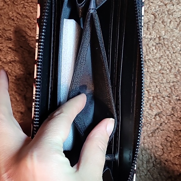 Disney minnie mouse wallet BRAND NEW Disney's Mickey & Minnie Zip Around - Picture 14 of 15